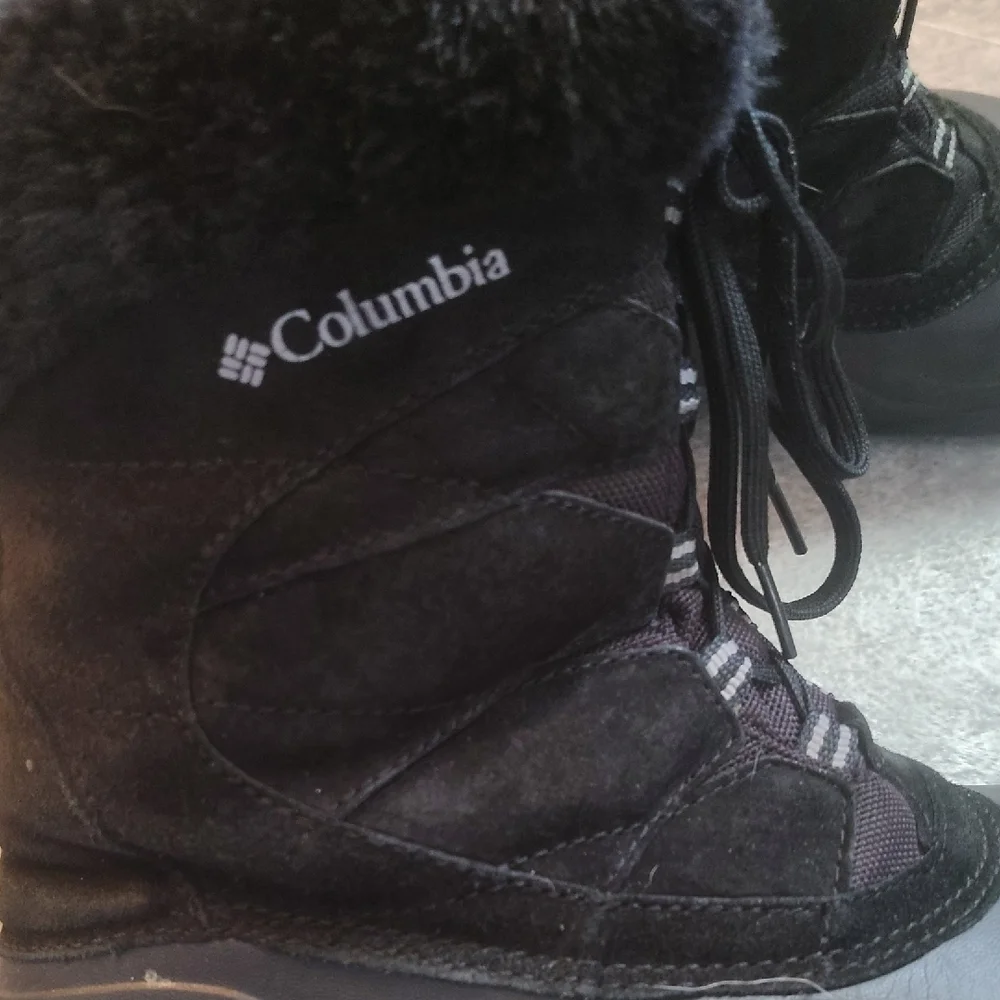 Columbia Women's Black Fur-Lined Winter Boots